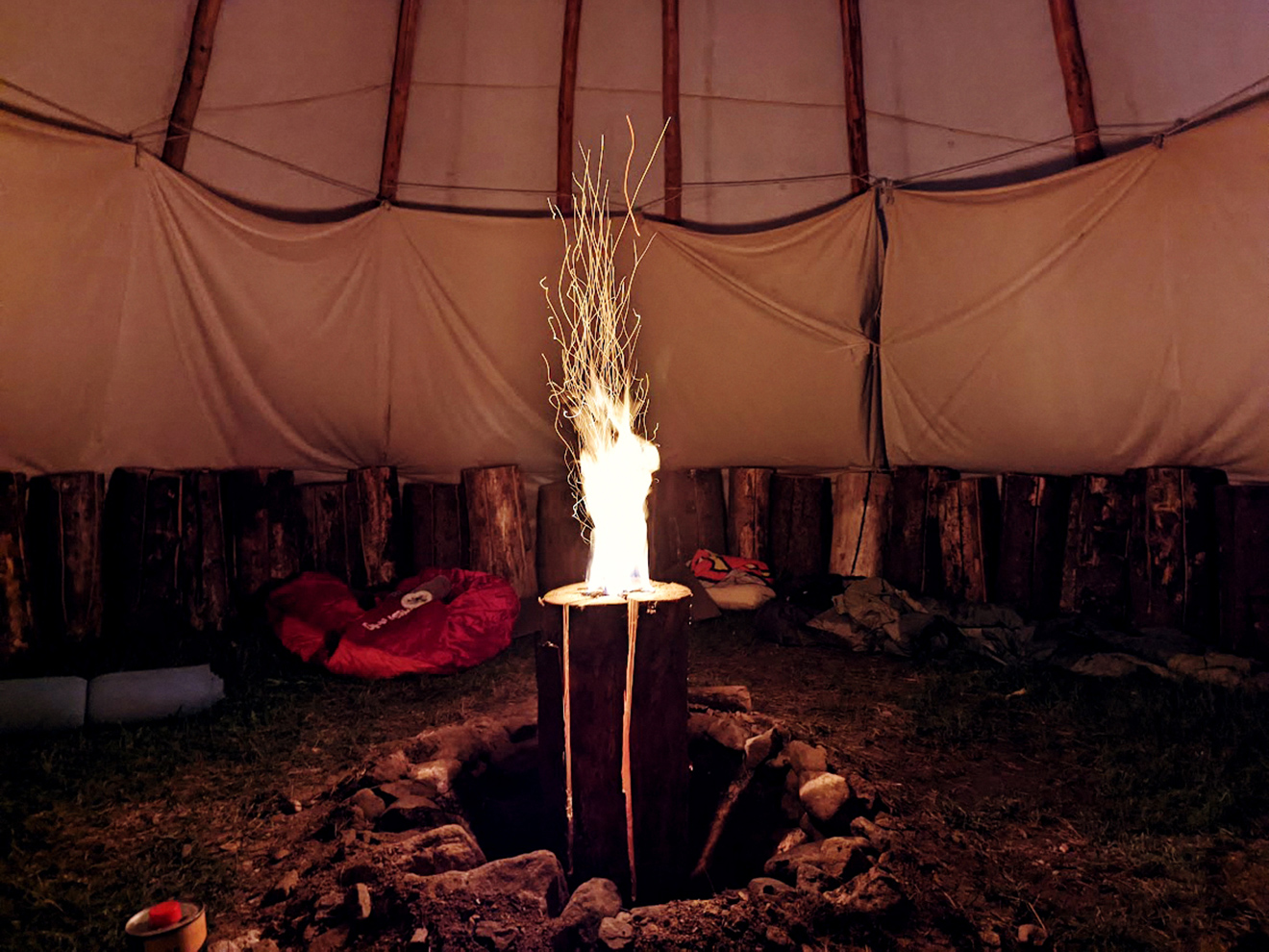 Finská svíce v tee-pee